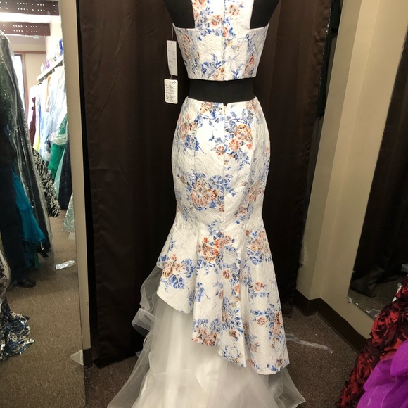 Lower priced Envious Couture Gown Size 4 Ivory & Multicolor Mermaid - Picture 3 of 13